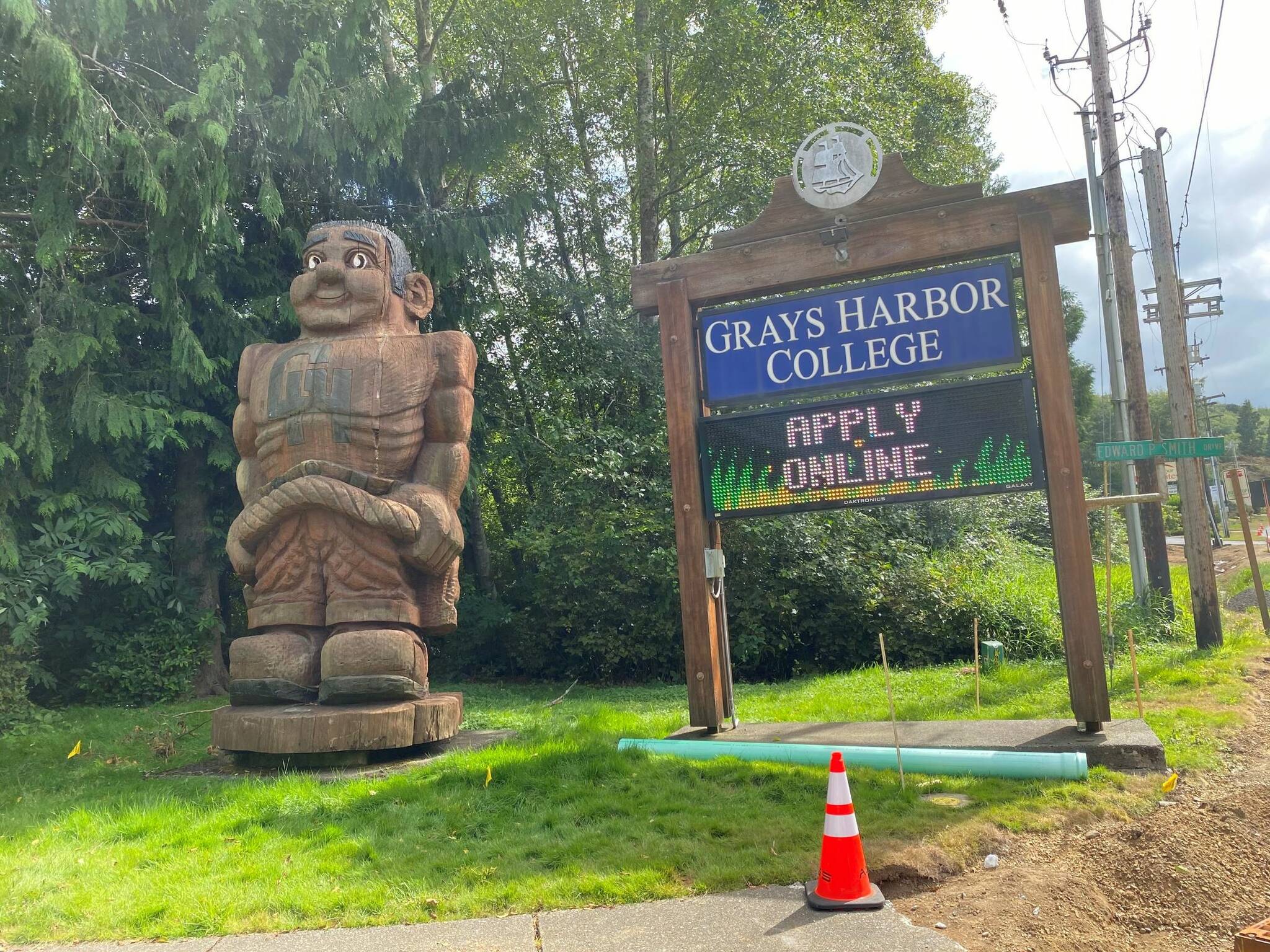 The Daily World | File Photo
                                A sign for Grays Harbor College in Aberdeen encourages people to apply online.